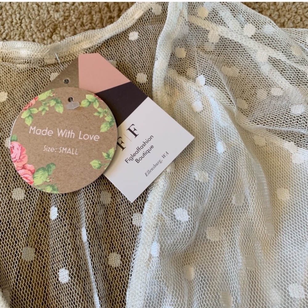 🌿One Left !Sweetest Polka Dot Gauze Blouse - Picture 5 of 6